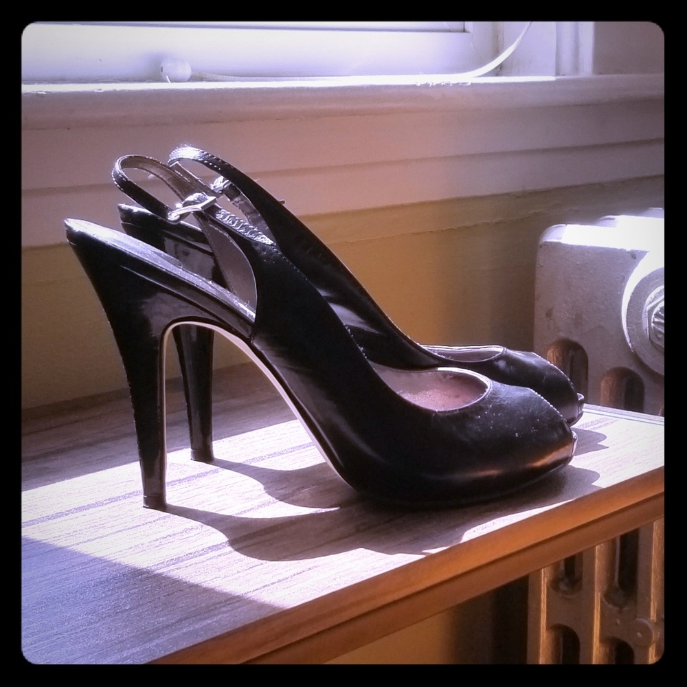 GUESS Black peep toe heels